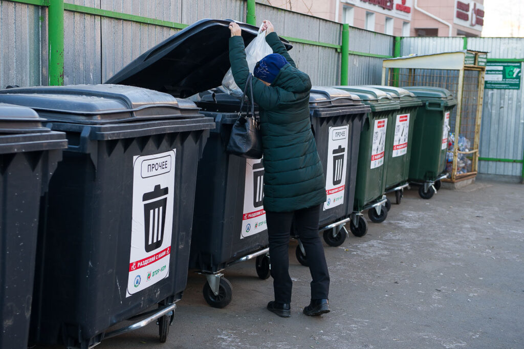 В районе им. Лазо Хабаровского края установили свыше 270 контейнеров для сбора мусора